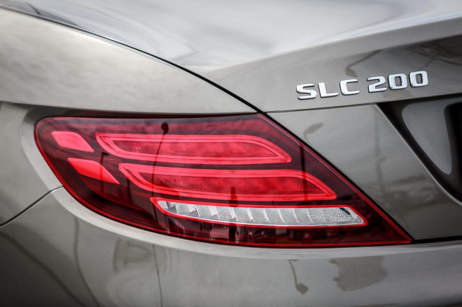Логотип Mercedes-Benz SLC200 2017 года  (MY) (фото 7 из 21)